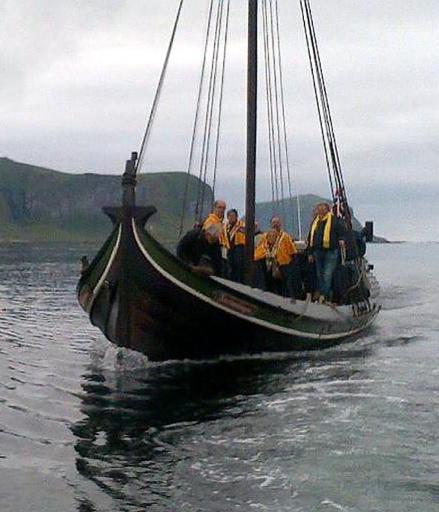 ::La Confraternita arriva sulla nave vichinga nave_vinchinga